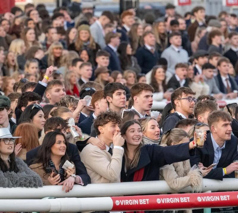 A large crowd on a raceday at Doncaster Racecourse 