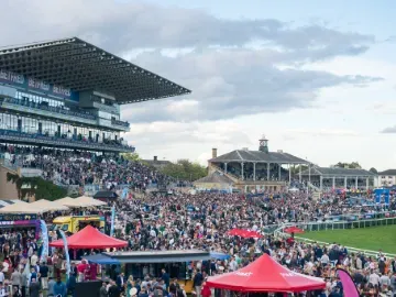 St Leger 2025 Crowd