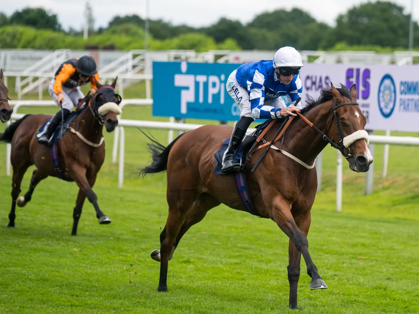 Thursday Afternoon Racing at Doncaster Racecourse