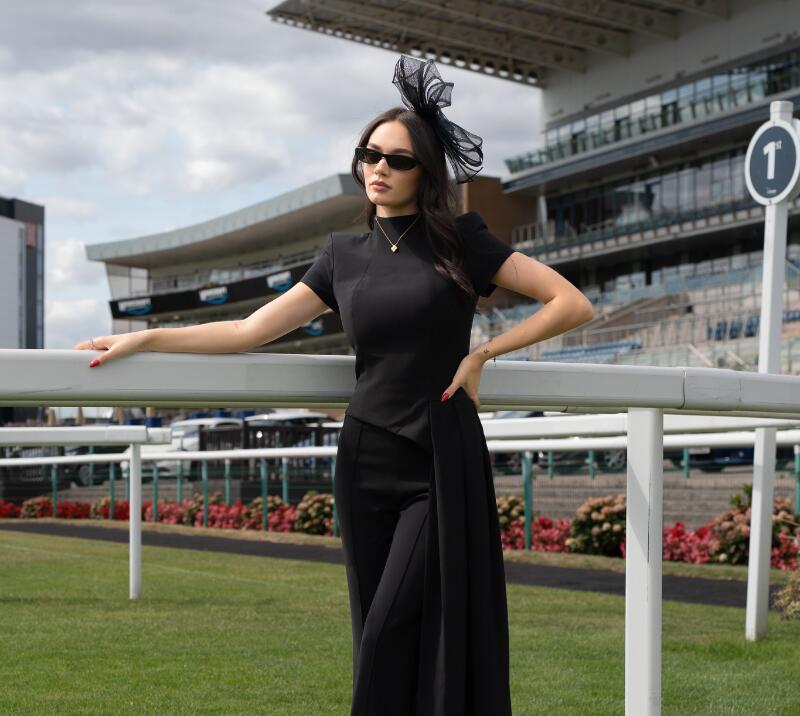 Daisy Tomlinson wearing her St Leger ladies day outfit