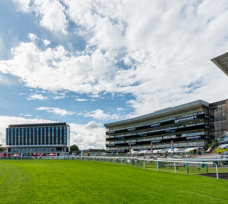Outdoor picture of the track at Doncaster Racecourse 