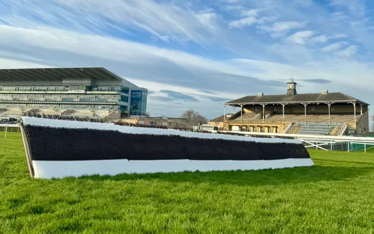 hurdles jumps at doncaster racecourse 