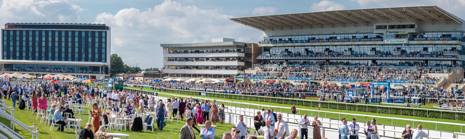 Crowd enjoying racing at Doncaster Racecourse